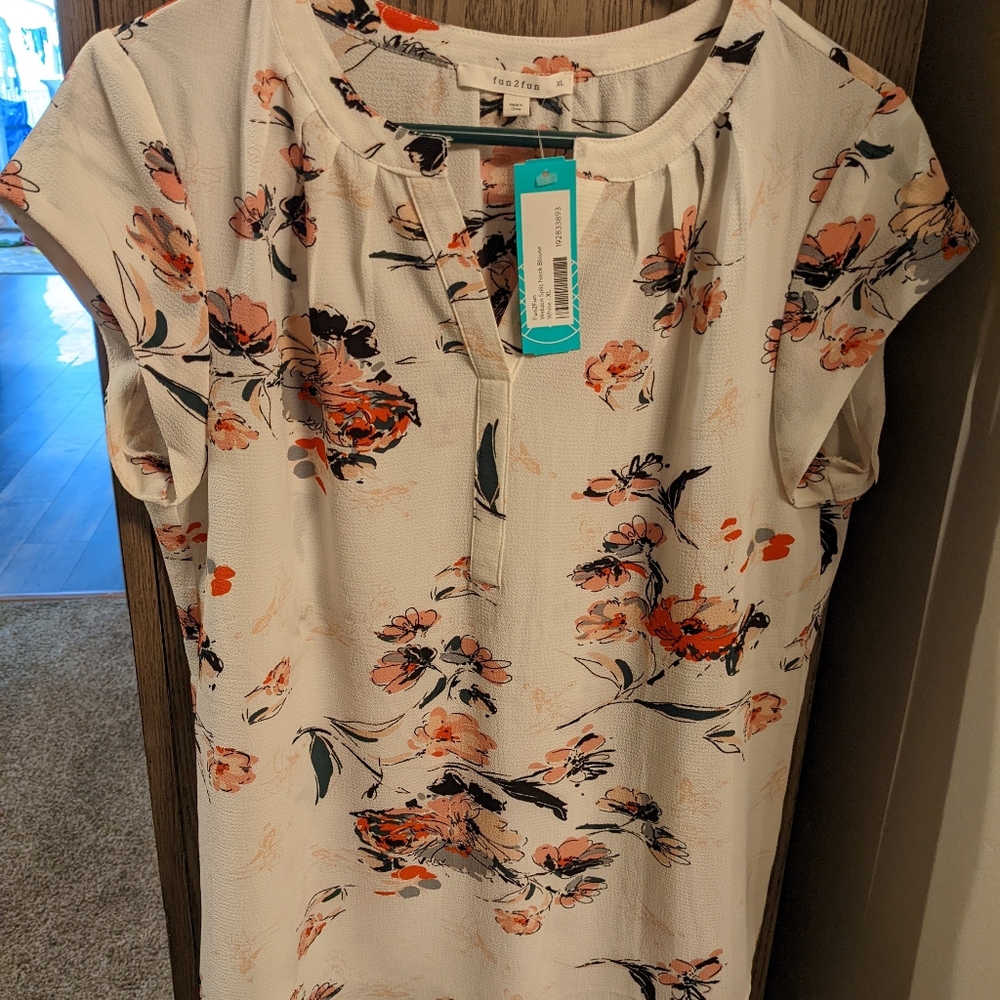 Fun 2 Fun floral blouse NWT